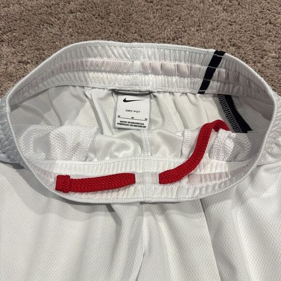 Youth Nike Dri-Fit shorts! White size medium great condition - Picture 3 of 4